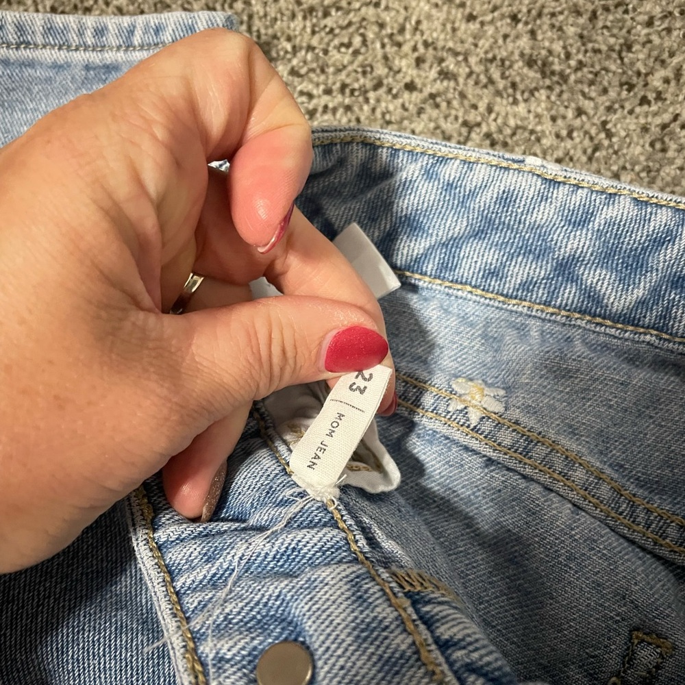PacSun‎ Light Blue Jeans with white flowers - Picture 5 of 5